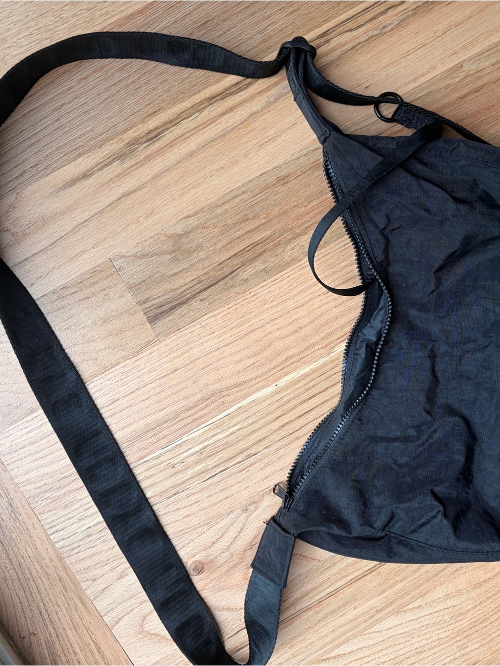 Medium black baggu crescent zip